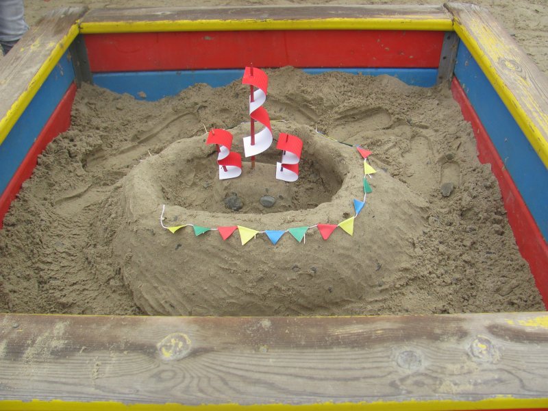 Постройки в песочнице в детском саду