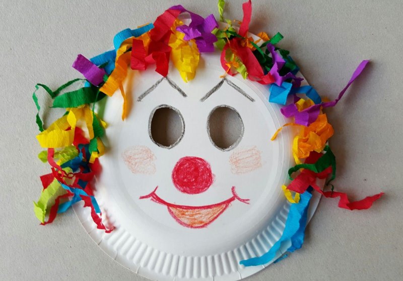 Клоун из одноразовой тарелки