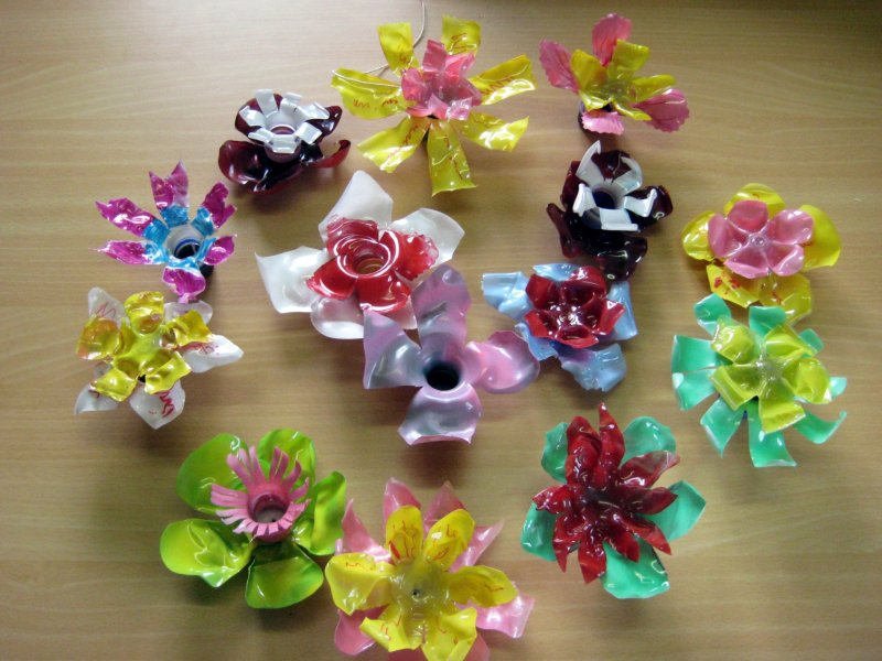 Цветы из пластика для детей