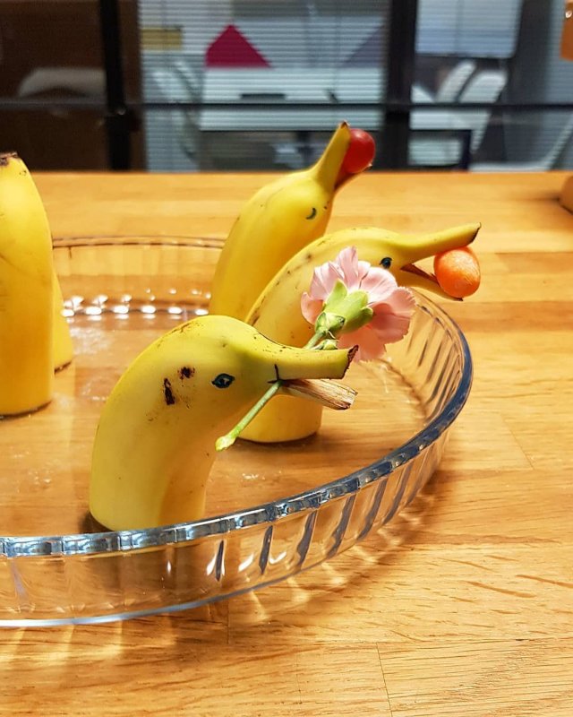 Украшение из банана