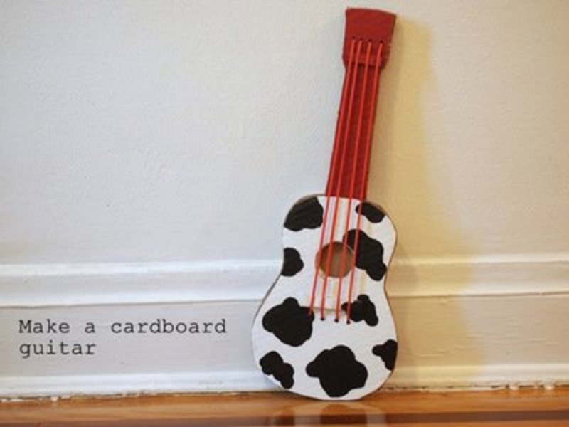 Гитара для ребенка из картона
