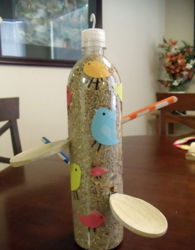 Поделка кормушка для птиц из бутылки