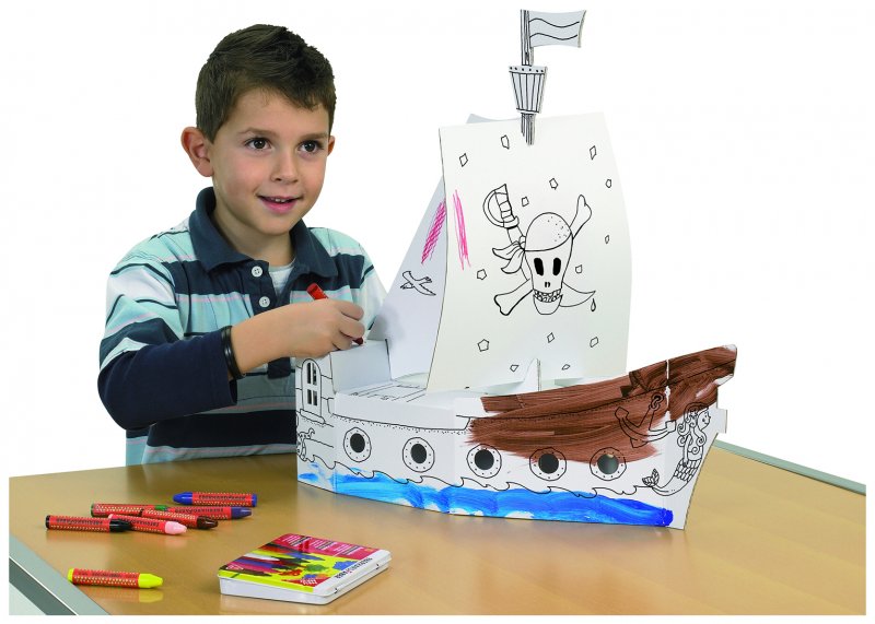 Картонный корабль для ребенка