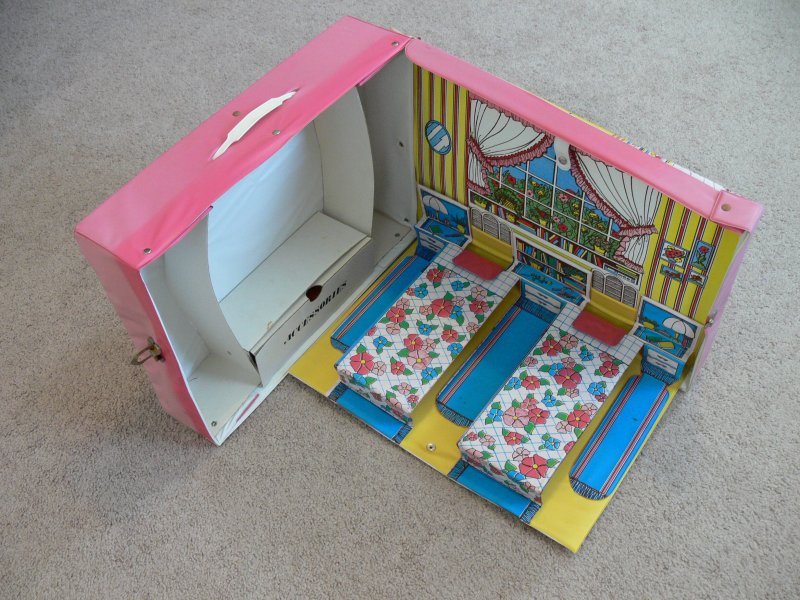 Мебель для кукол из коробок из под сока