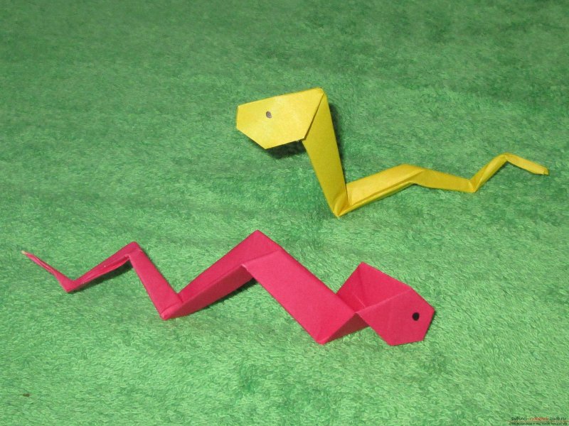 Оригами змея из бумаги для детей