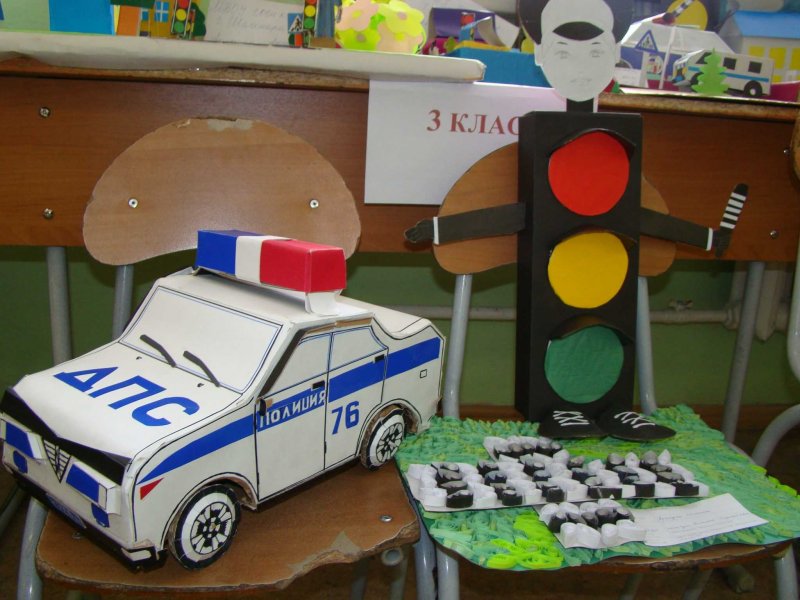 Полицейская машина из картона