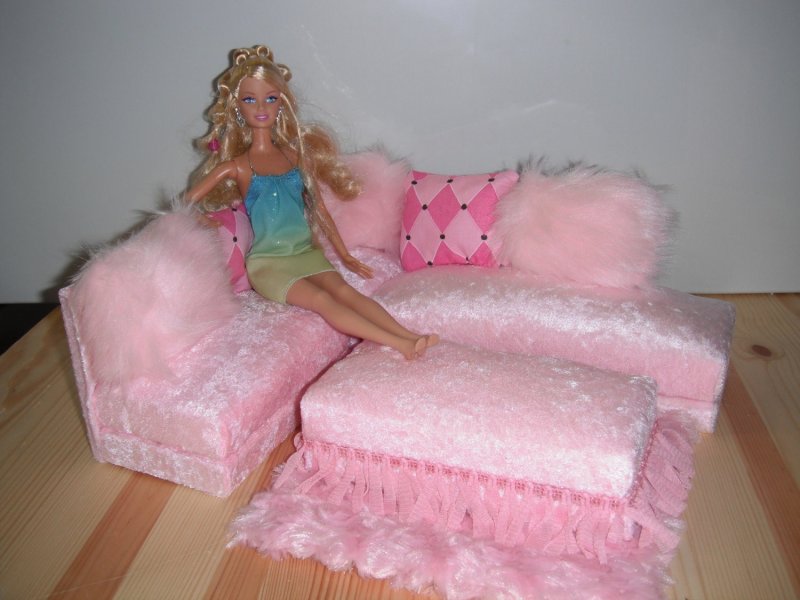 Мебель для кукол Барби диван