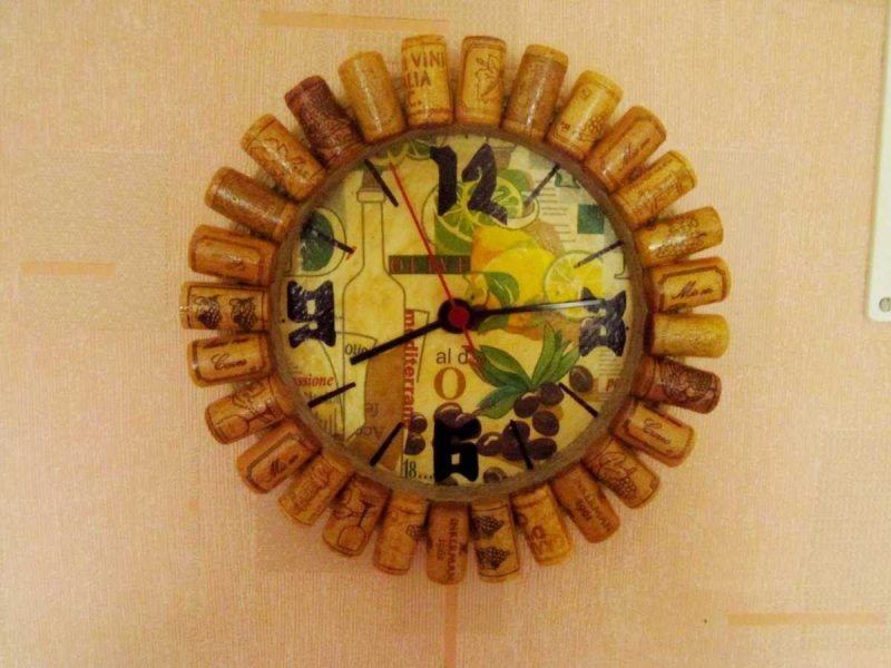 Настенные часы из природного материала