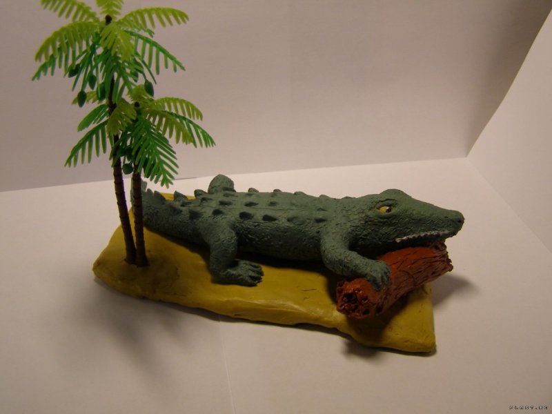 Зелёный крокодил из пластилина