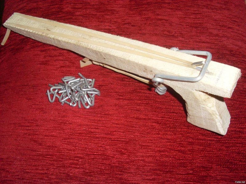 Деревянный пистолет из детства
