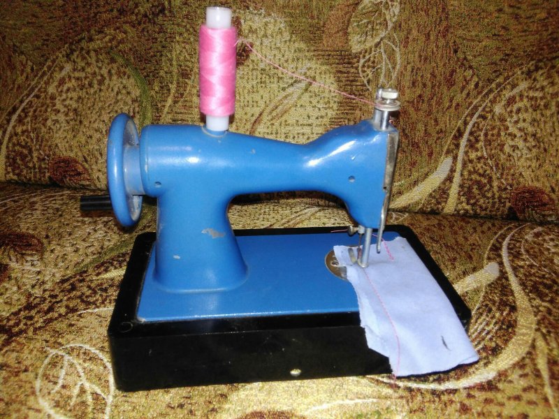 Детская швейная машинка ДШМ 18