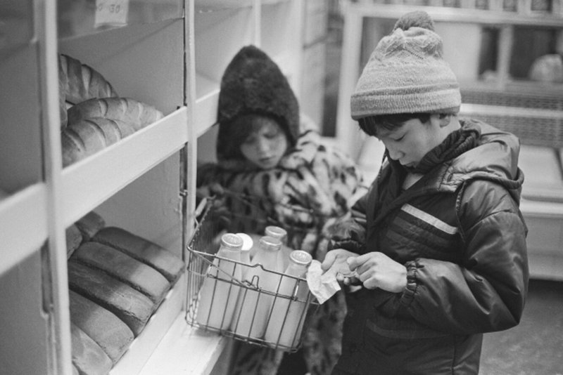 Советские дети в магазине