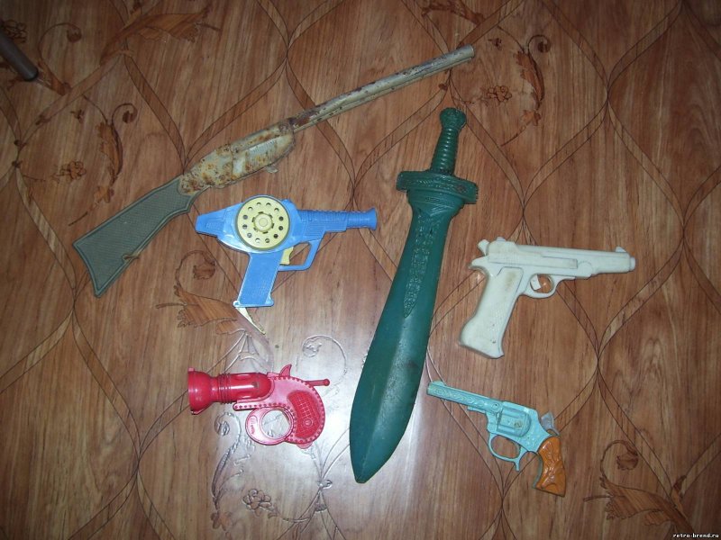Советские игрушки автоматы и пистолеты
