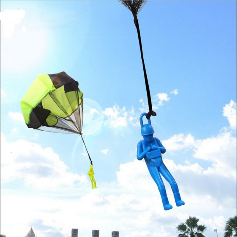 Человек с парашютом
