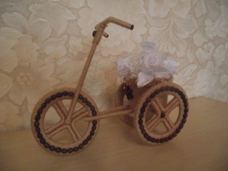 Декоративный велосипед из картона