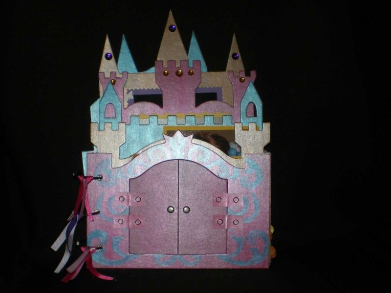 Замок с картона цветного