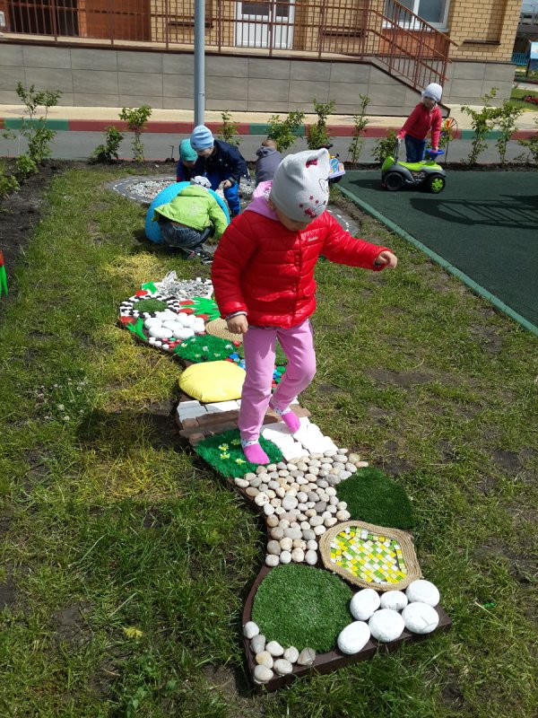 Украсить двор детского сада