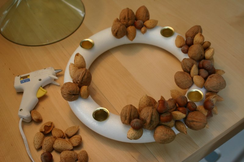 Декор из грецких орехов
