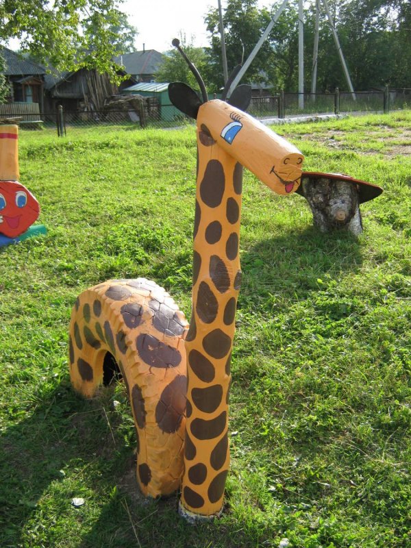 Жираф из дерева для детской площадки