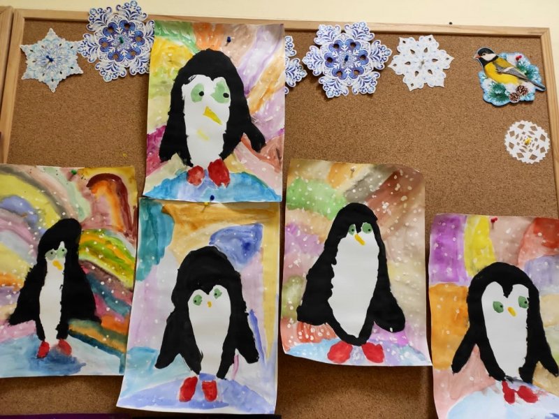 Скульптурная композиция семья пингвинов