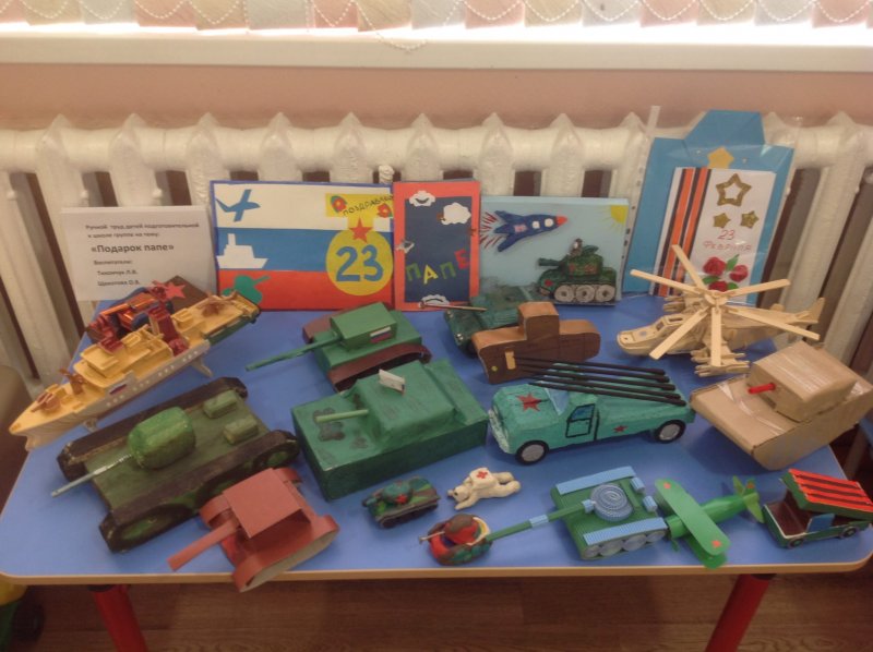 Выставка военной техники в детском саду