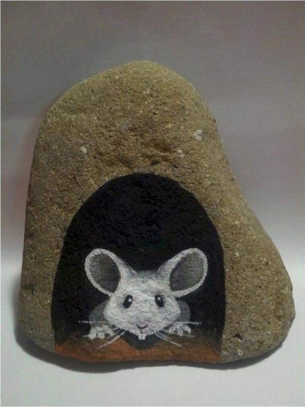 Мышь из камней поделка
