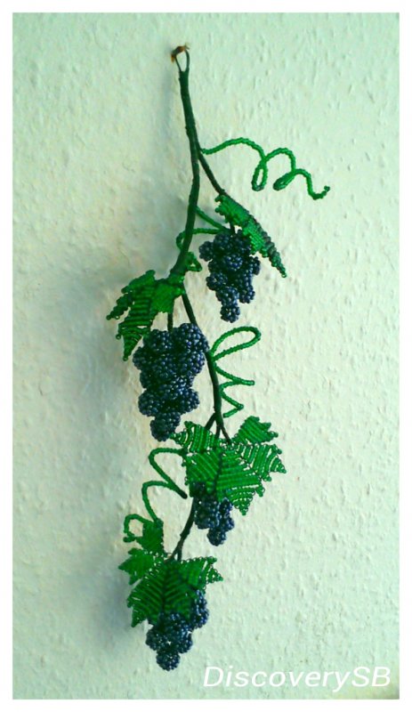 Виноградный лист из бисера