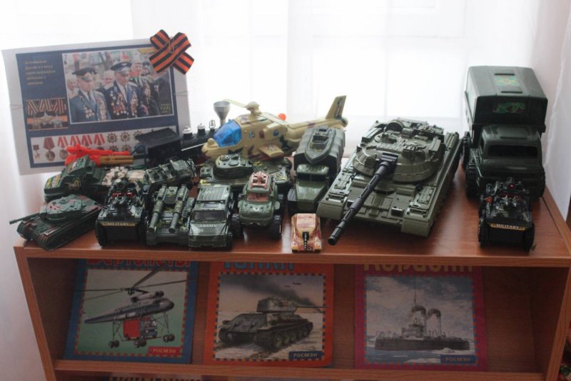 Выставка Военная техника в детском саду