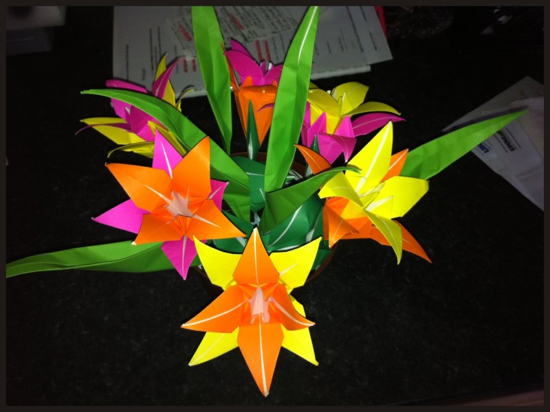 Композиция из цветов оригами