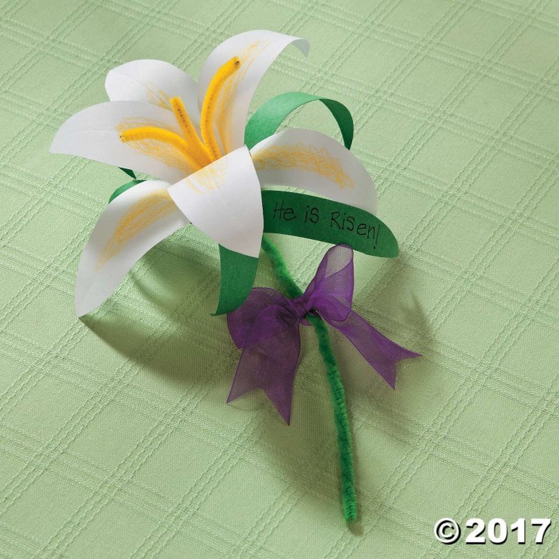 Лилия из цветной бумаги
