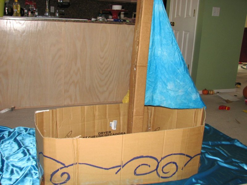 Лодка из картонной коробки