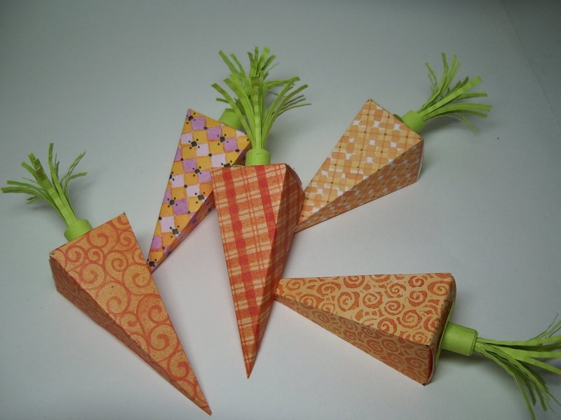 Морковка из картона для праздника