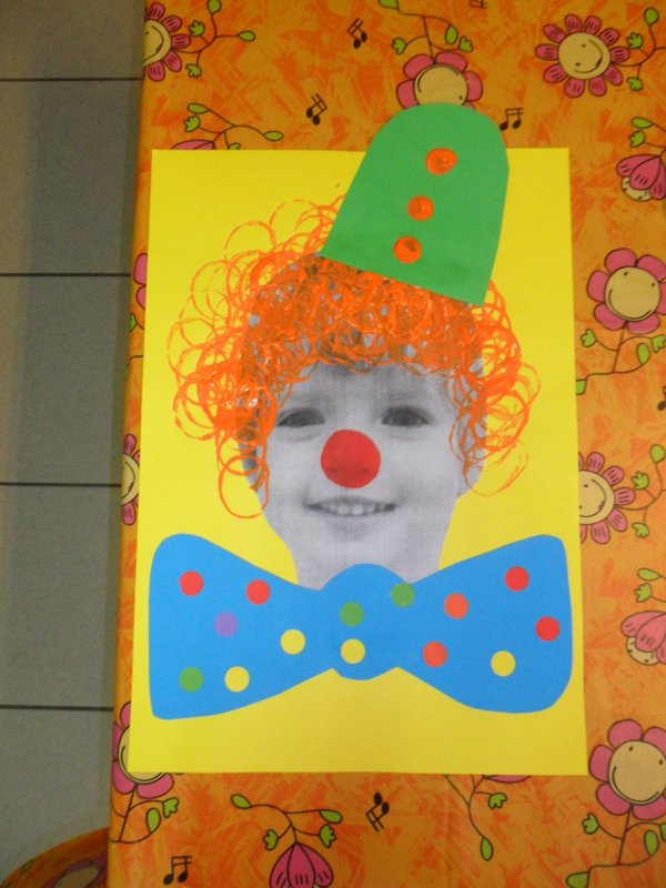 Поделка клоун на картоне из цветной бумаги