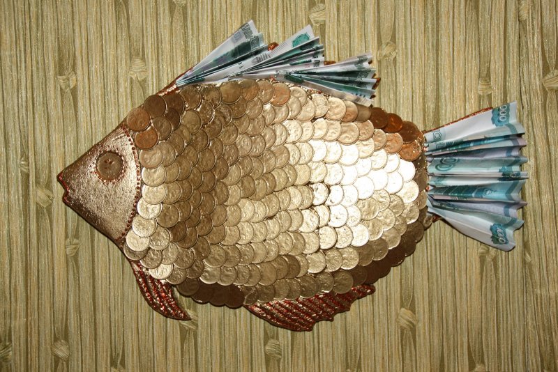 Рыбка из цветного картона
