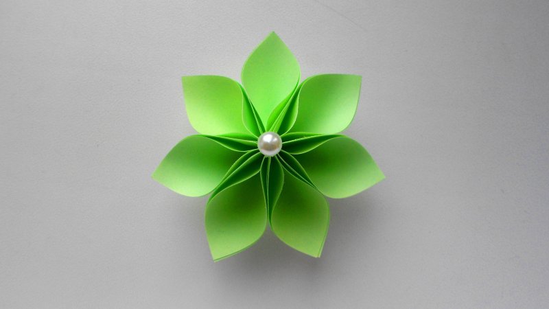 Зеленые цветы из бумаги