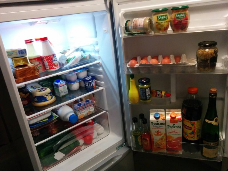 Холодильник с едой