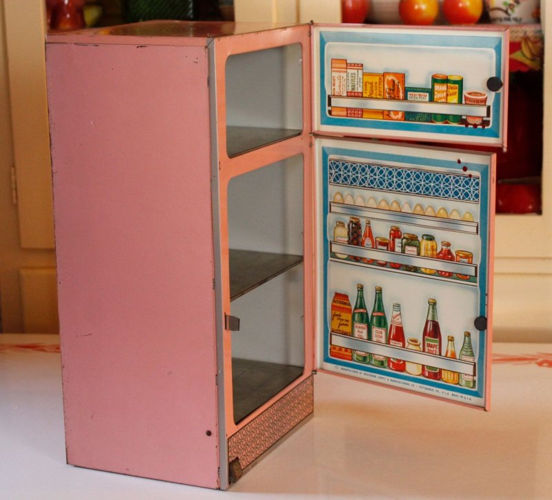 Холодильник из коробки для детей