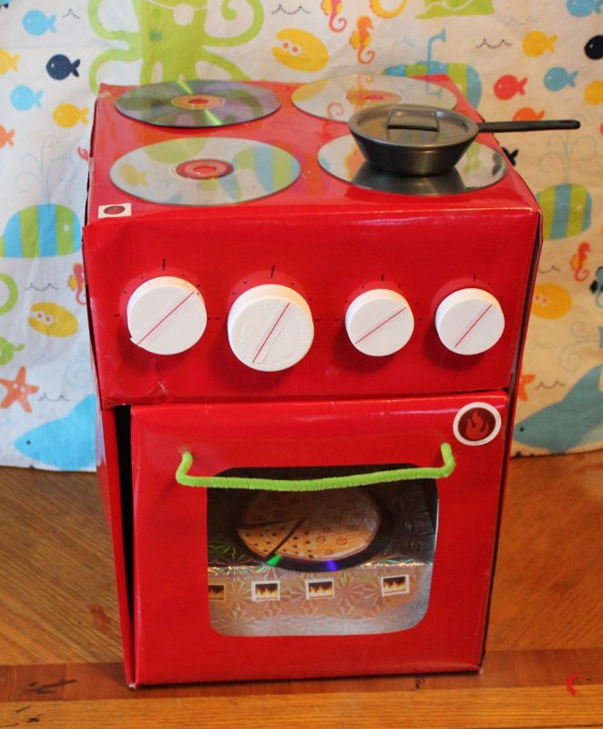 Кухонная плита из коробки для ребенка