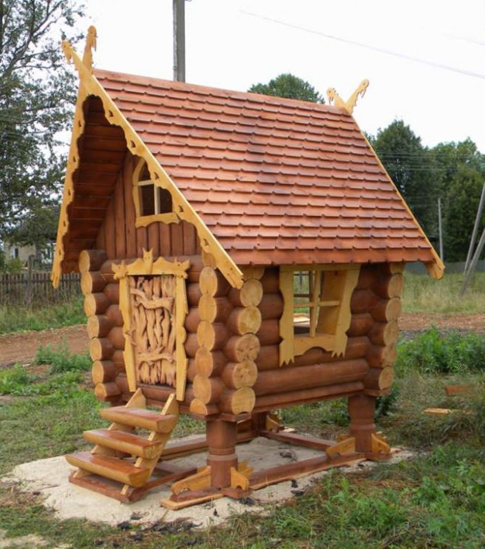 Сказочный домик из бревна