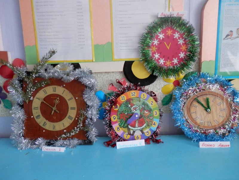 Выставка новогодние часы в детском саду