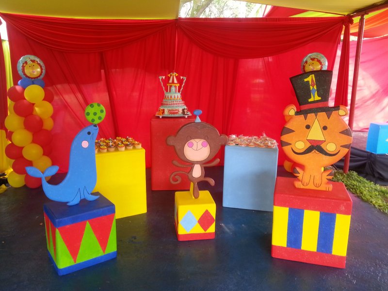 Украшение зала цирк в детском саду