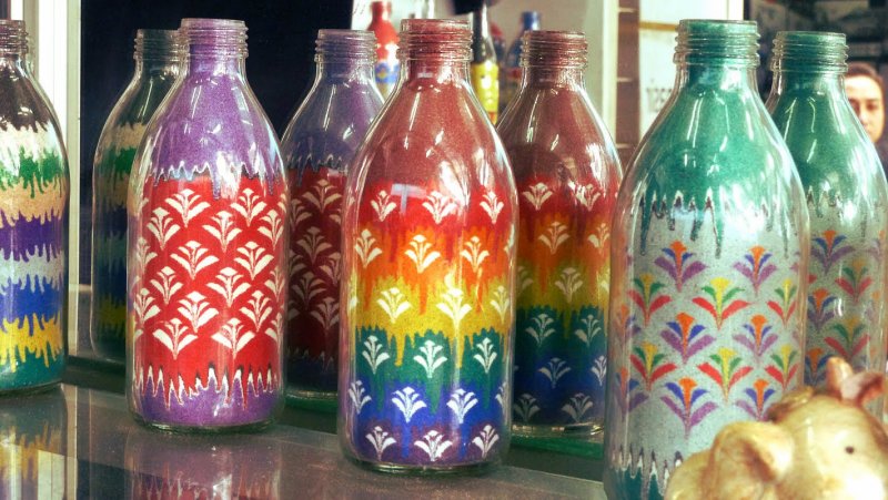 Рисование цветным песком в бутылках