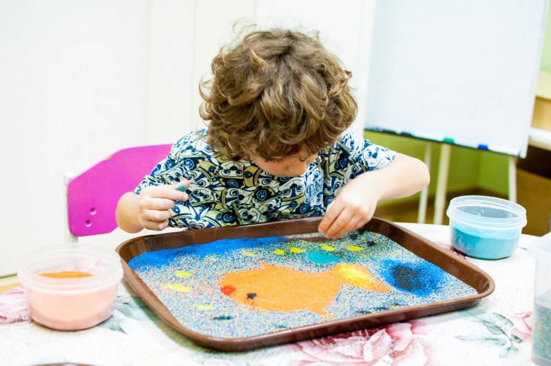 Рисование цветным песком для детей