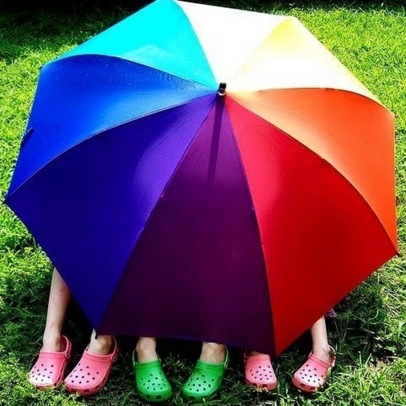День разноцветных зонтов