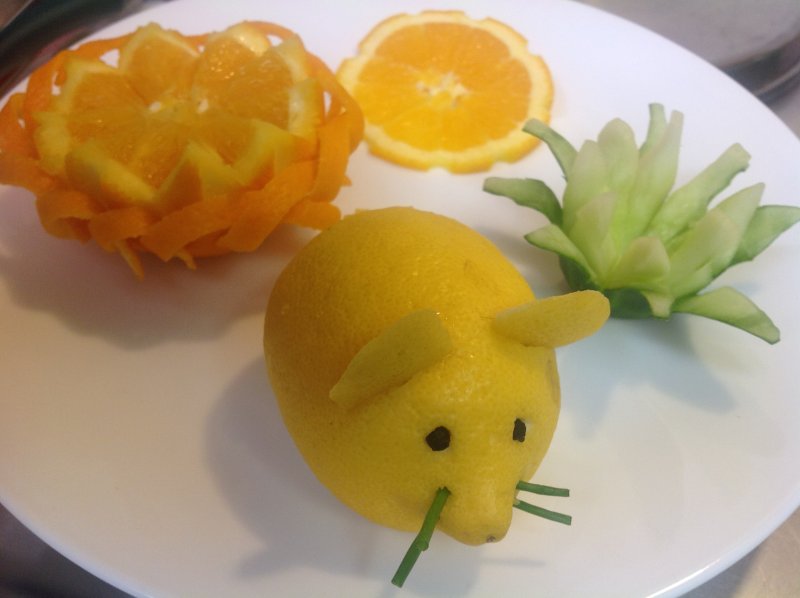Мышка из лимона