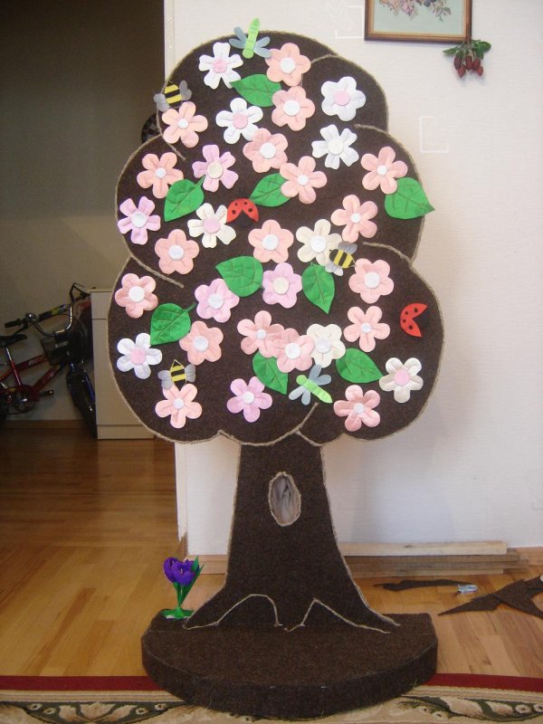 Дерево из картона для детского сада