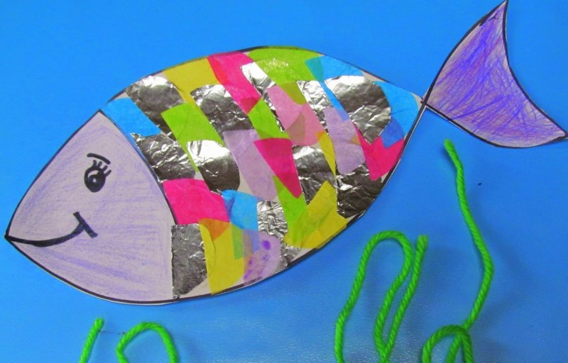 Рыбка с чешуей из цветной бумаги