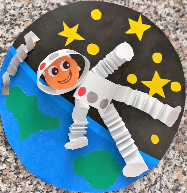 Выставка детских рисунков на тему космос