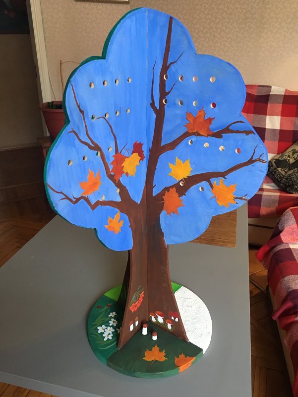 Тематическое дерево в детском саду