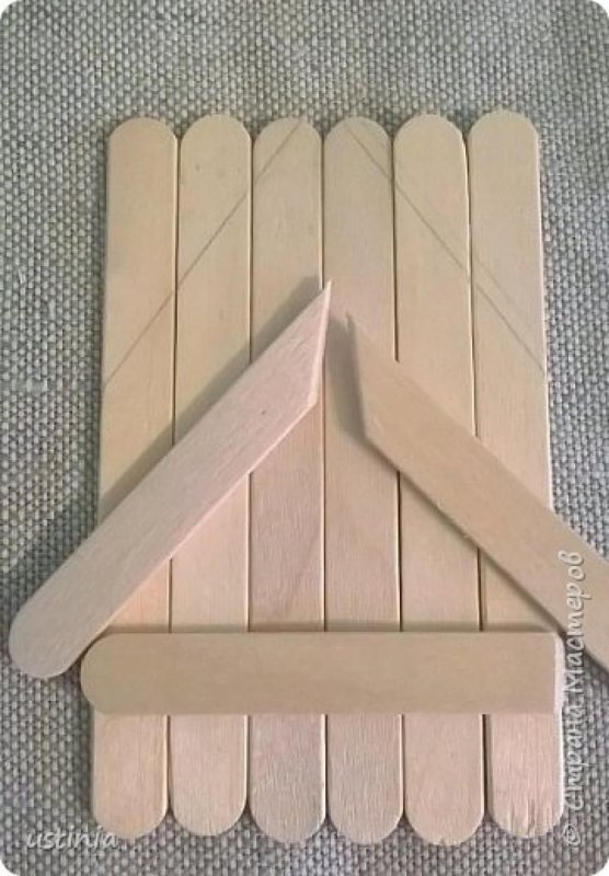 Домик из шпателей деревянных